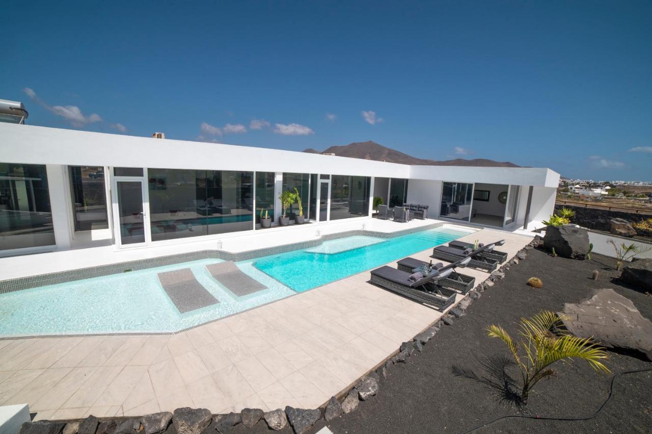 Valhalla Villa Playa Blanca  Exterior photo